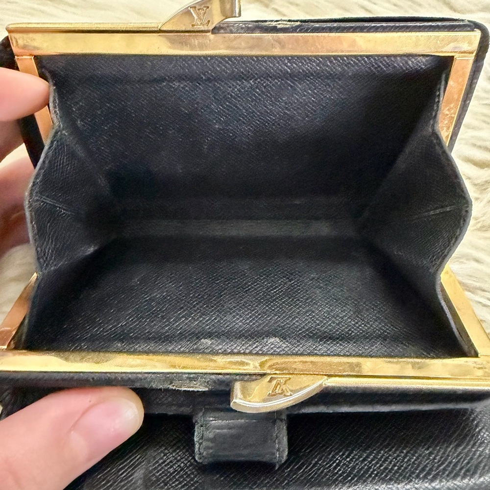 Vintage Louis Vuitton Black Epi Kisslock Wallet *Project Piece* - Picture 11 of 12